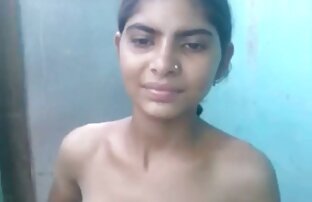 XXX یک دختر خجالتی با عینک fucks در با خانم کونگنده یک همسایه.