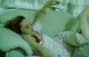 XXX مرد fucks در یک کون گنده sex دوست دختر پر زرق و برق با عینک.