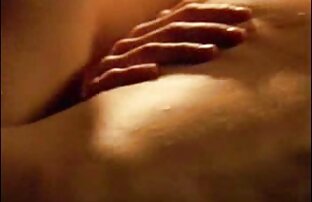 XXX دارای موی سرخ طول می کشد سکس کون گند دیک ضخیم و پیچ خورده در بیدمشک او.