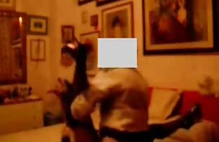 XXX مرد فرانسوی fucks زنان کونکنده در دورگه با یک خروس بزرگ.
